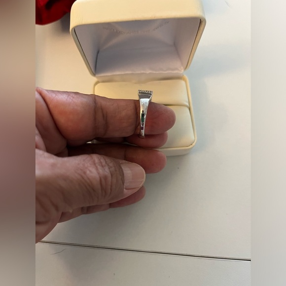 Genuine Diamond ring set in pure sterling silver. Silver size 8. - Picture 7 of 7